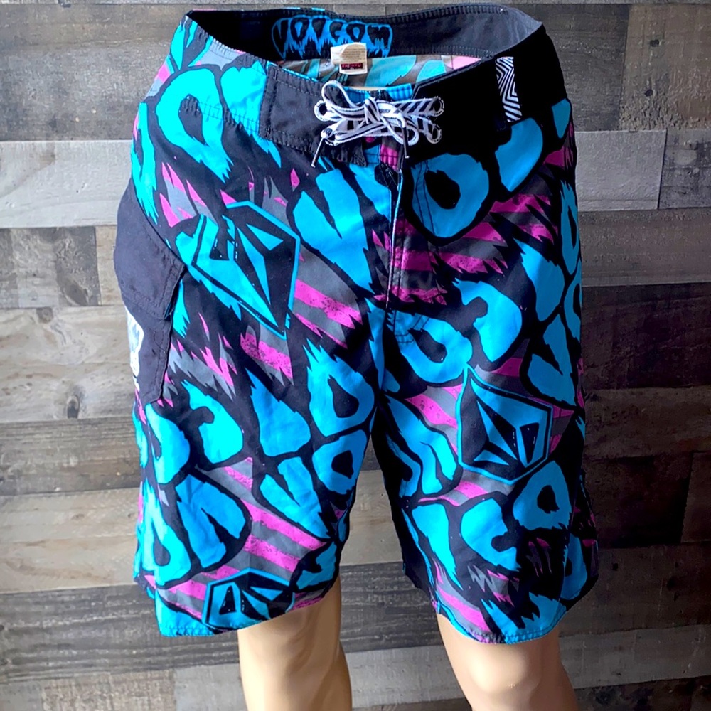 Men’s Volcom surf, board shorts
